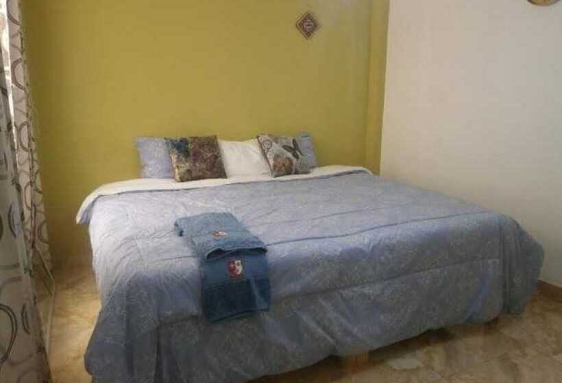 هاستل Strenua   Las Quintanas