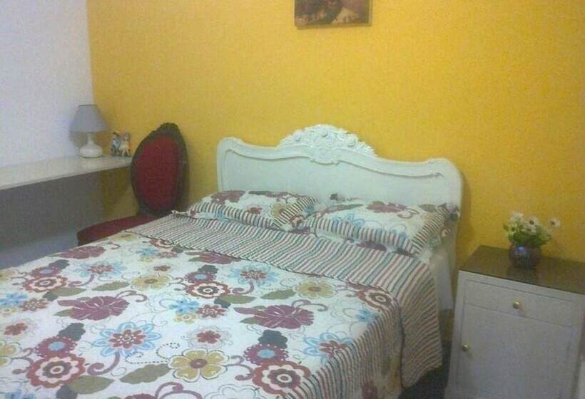 هاستل Strenua   Las Quintanas