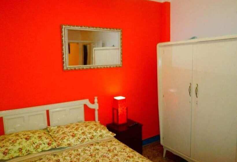 هاستل Strenua   Las Quintanas