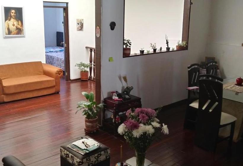 تختخواب و صبحانه Angie`s House