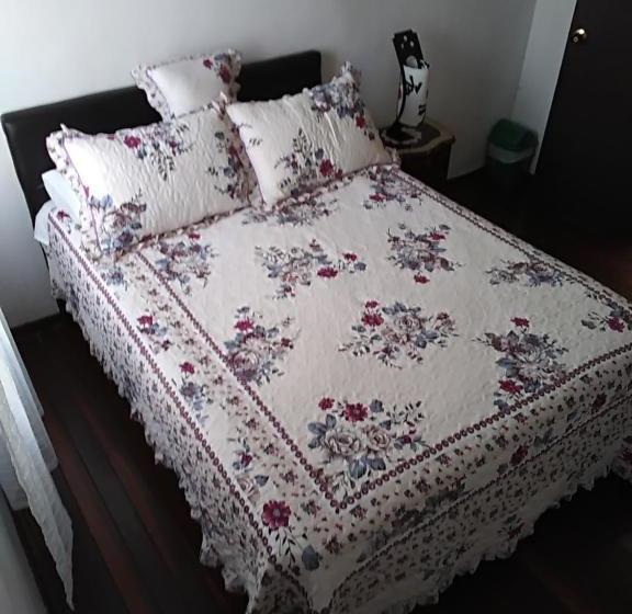 تختخواب و صبحانه Angie`s House