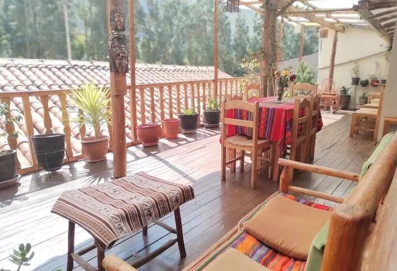 ベッドアンドブレックファースト Ollantaytampu Hostel Patacalle