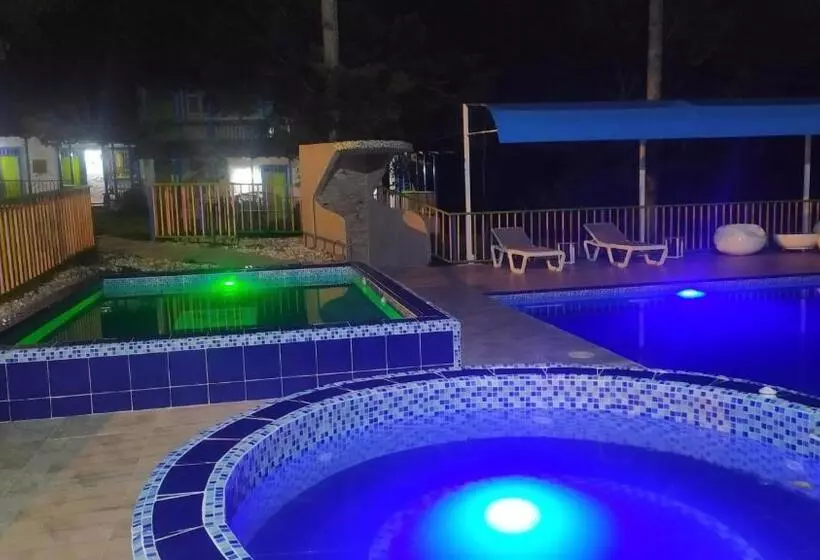 ホテル Campestre Los Nogales
