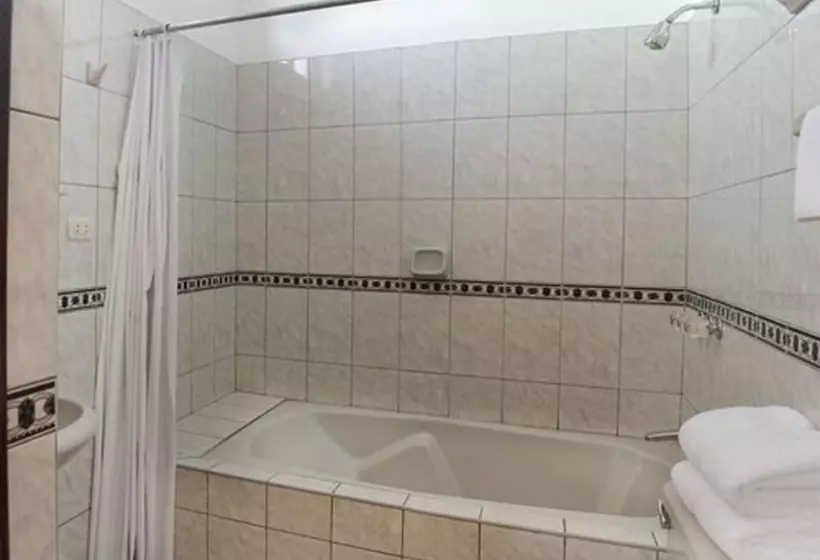 Dm Hoteles Ayacucho