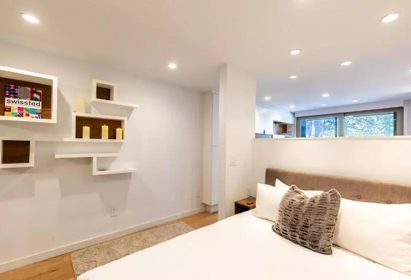 Modern Hotel Style Studio   Timber Creek Lodge #210 Hotel Room