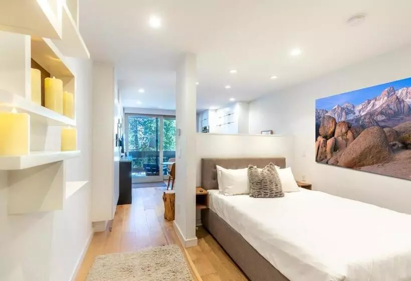 Modern Hotel Style Studio   Timber Creek Lodge #210 Hotel Room