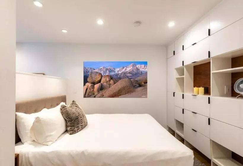 Modern Hotel Style Studio   Timber Creek Lodge #210 Hotel Room