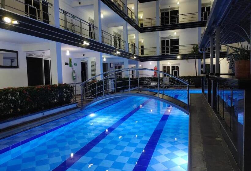 هتل Confort Plaza