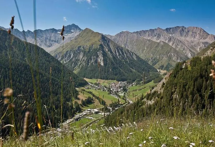 ホテル Des Alpes