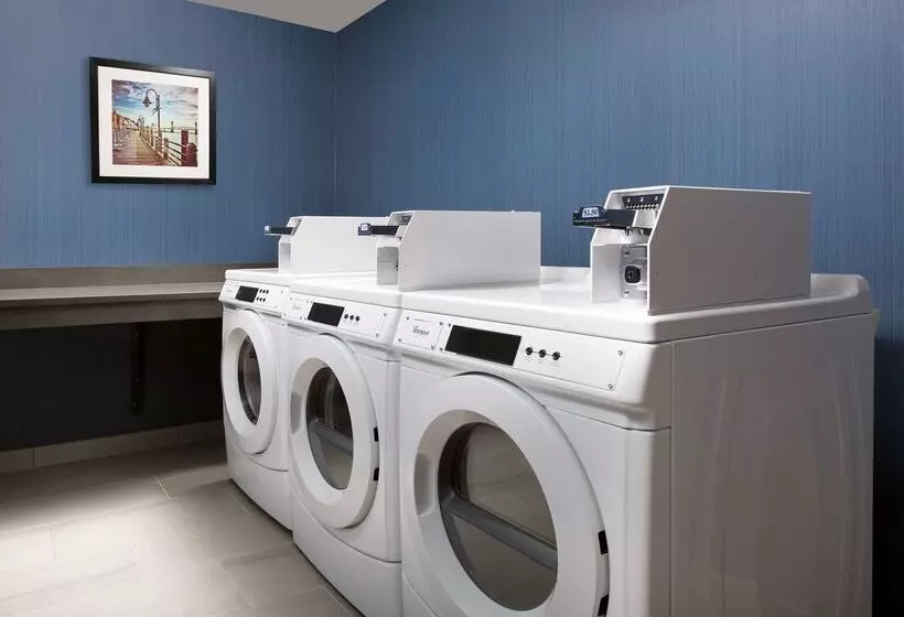 هتل Hampton Inn By Hilton Wilmington Downtown