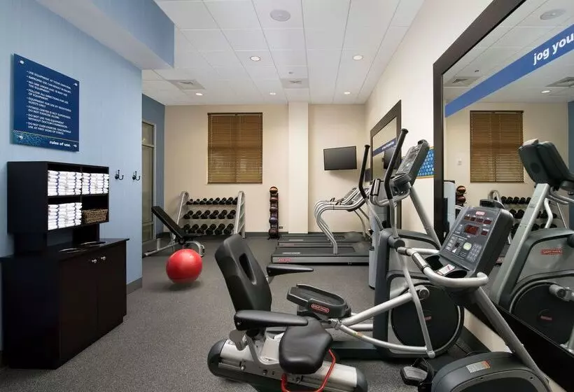 هتل Hampton Inn By Hilton Wilmington Downtown