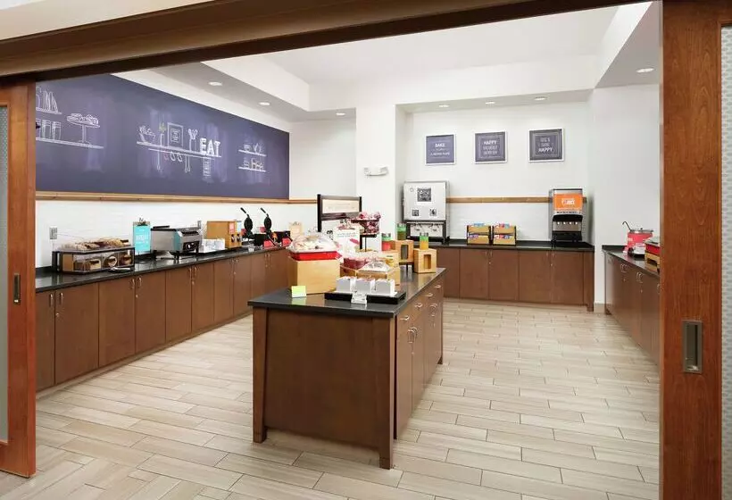 هتل Hampton Inn By Hilton Wilmington Downtown