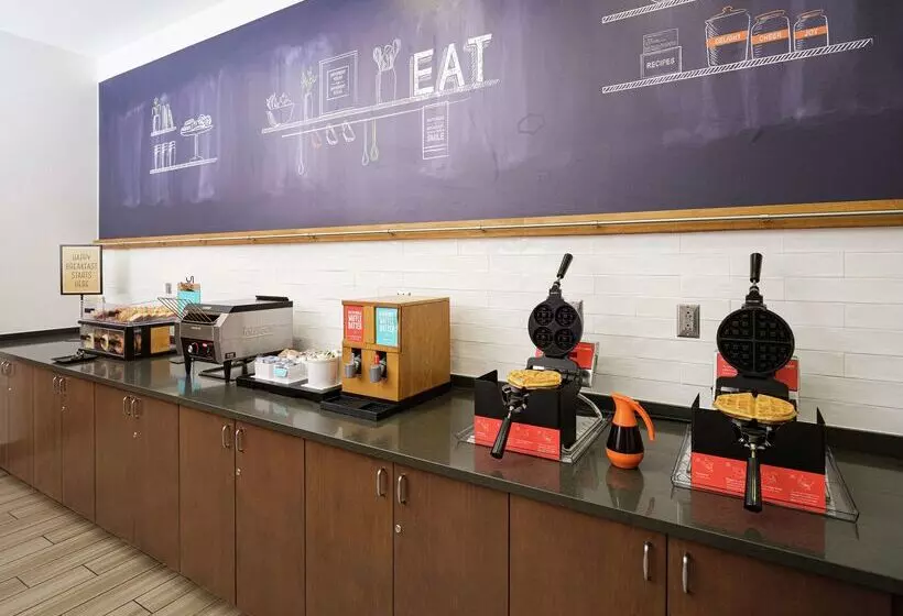 هتل Hampton Inn By Hilton Wilmington Downtown