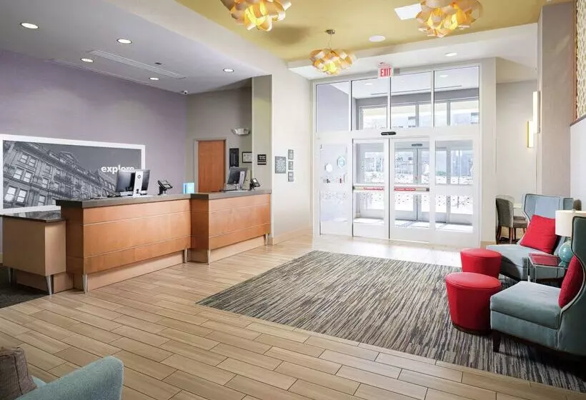 هتل Hampton Inn By Hilton Wilmington Downtown