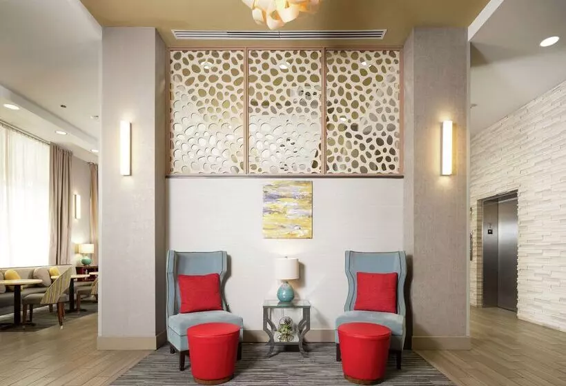 هتل Hampton Inn By Hilton Wilmington Downtown
