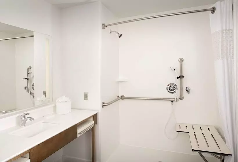 هتل Hampton Inn By Hilton Wilmington Downtown