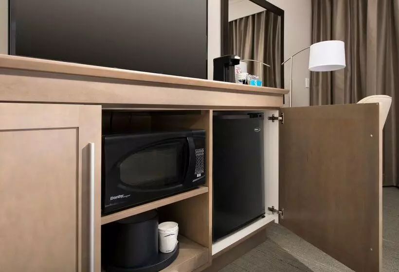 هتل Hampton Inn By Hilton Wilmington Downtown