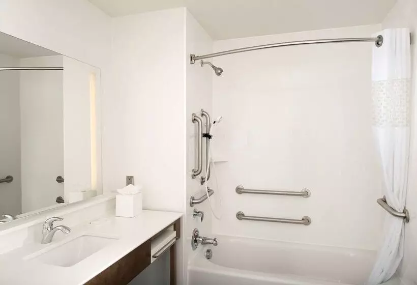 هتل Hampton Inn By Hilton Wilmington Downtown