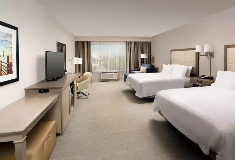 هتل Hampton Inn By Hilton Wilmington Downtown