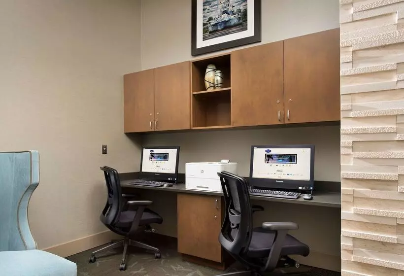 هتل Hampton Inn By Hilton Wilmington Downtown