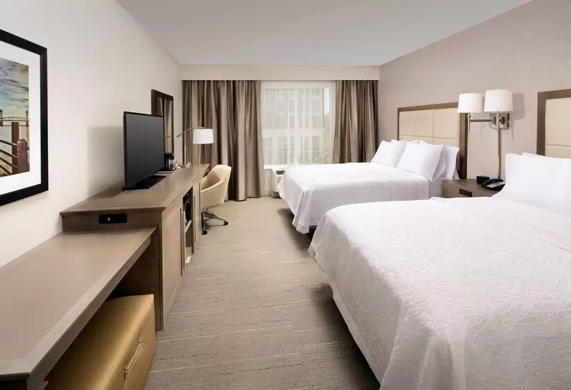 هتل Hampton Inn By Hilton Wilmington Downtown