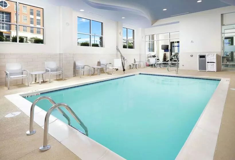 هتل Hampton Inn By Hilton Wilmington Downtown