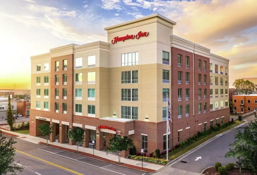 هتل Hampton Inn By Hilton Wilmington Downtown