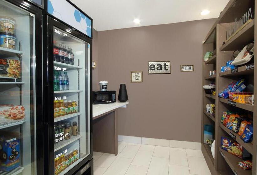 Отель Holiday Inn Express & Suites Columbus North By Ihg