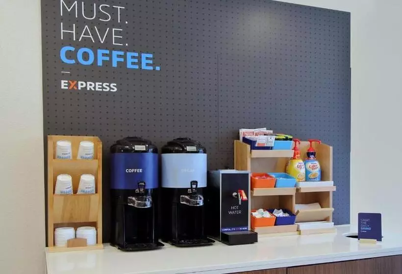 هتل Holiday Inn Express & Suites Columbus North By Ihg