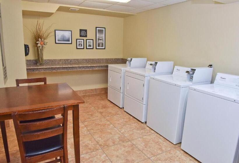 Отель Holiday Inn Express & Suites Columbus North By Ihg