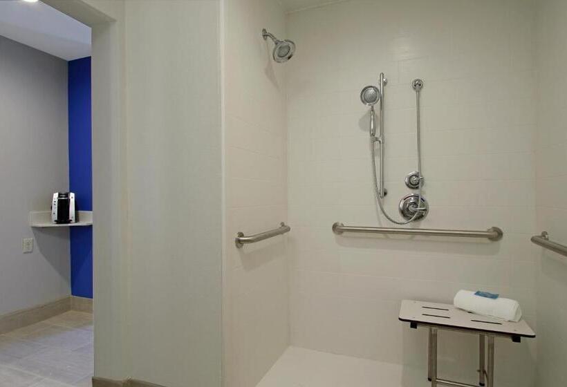 Отель Holiday Inn Express & Suites Columbus North By Ihg