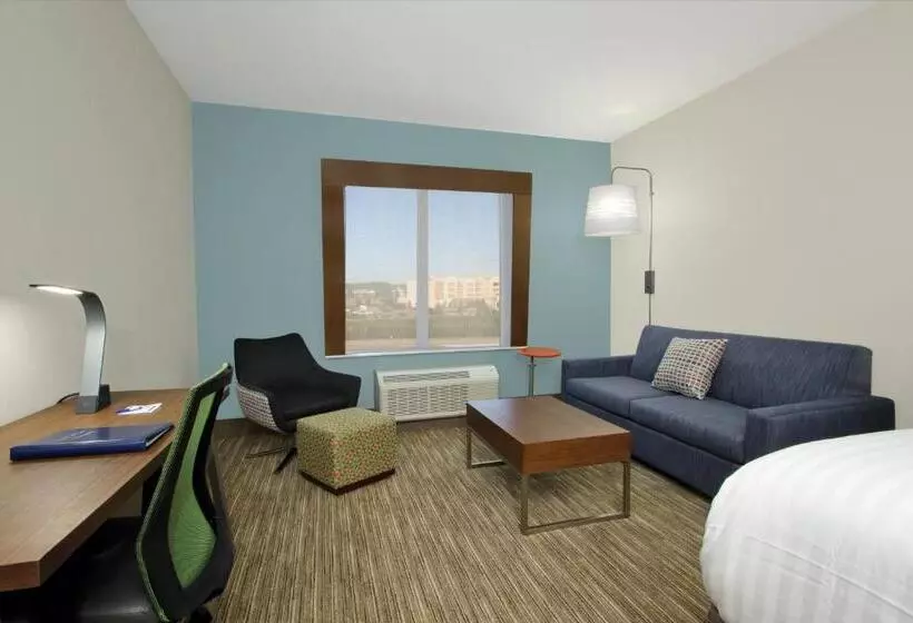 هتل Holiday Inn Express & Suites Columbus North By Ihg