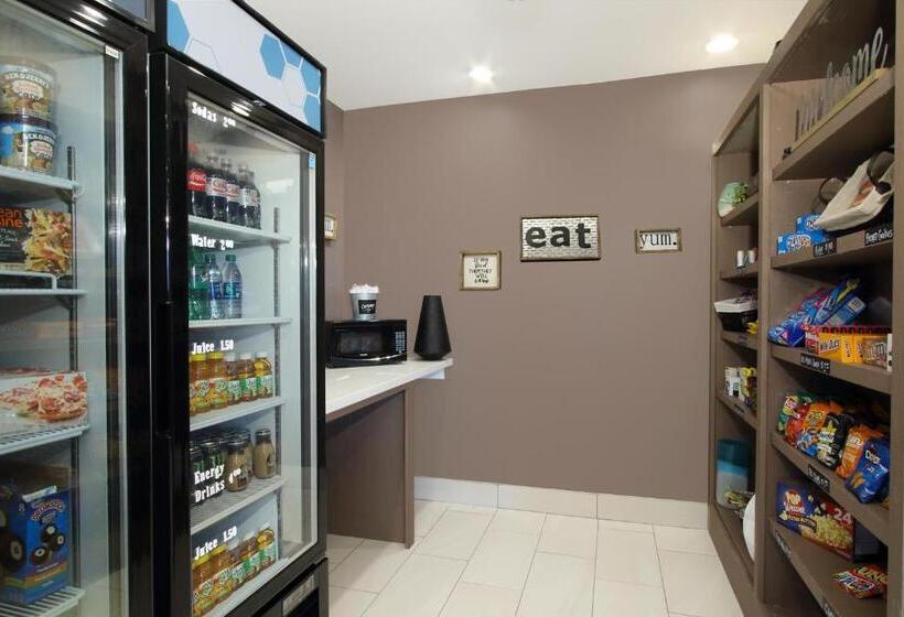 Отель Holiday Inn Express & Suites Columbus North By Ihg