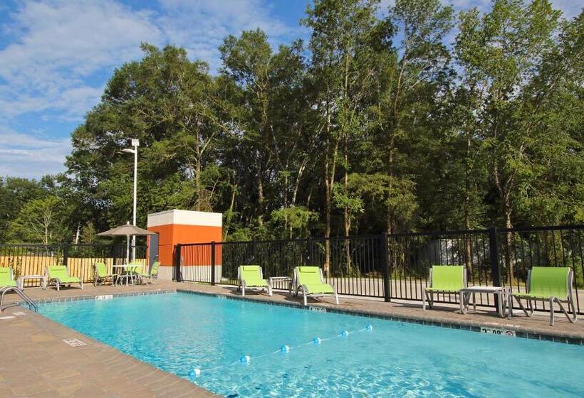 Отель Holiday Inn Express & Suites Columbus North By Ihg