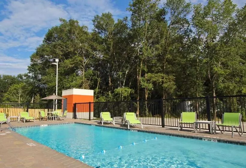 هتل Holiday Inn Express & Suites Columbus North By Ihg