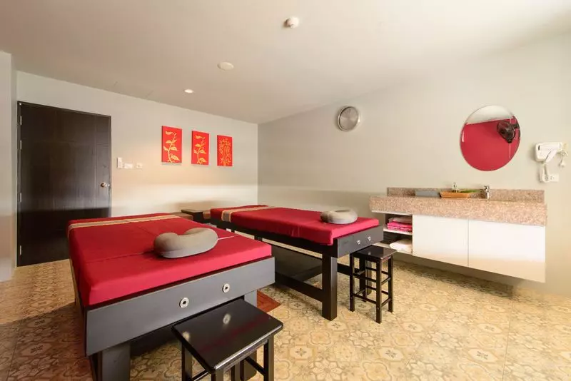 هتل Recenta Suite Phuket Suanluang
