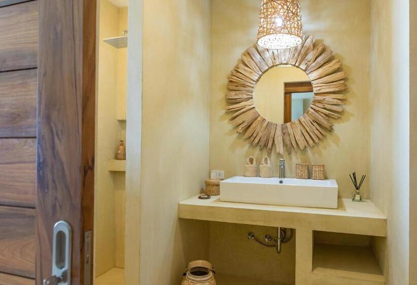 هتل Riviera Beach