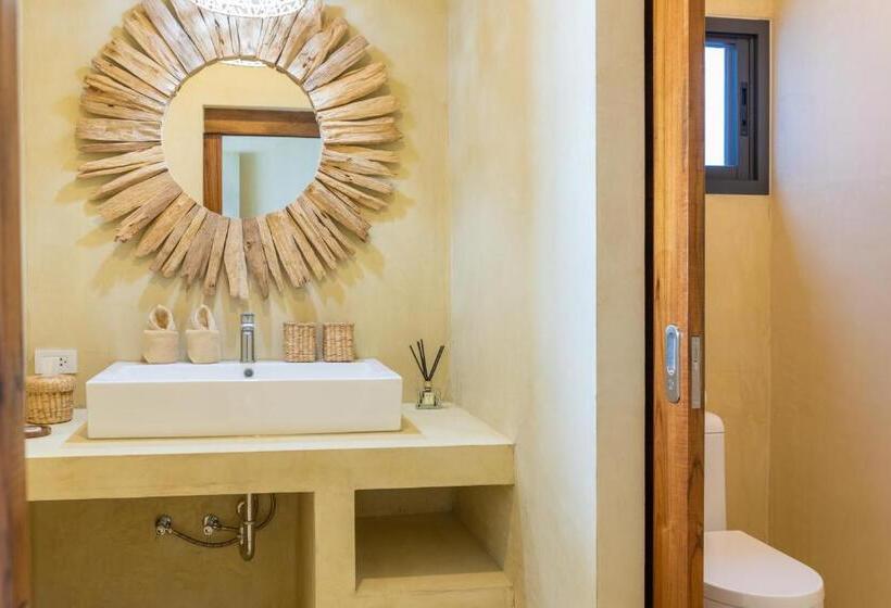 هتل Riviera Beach