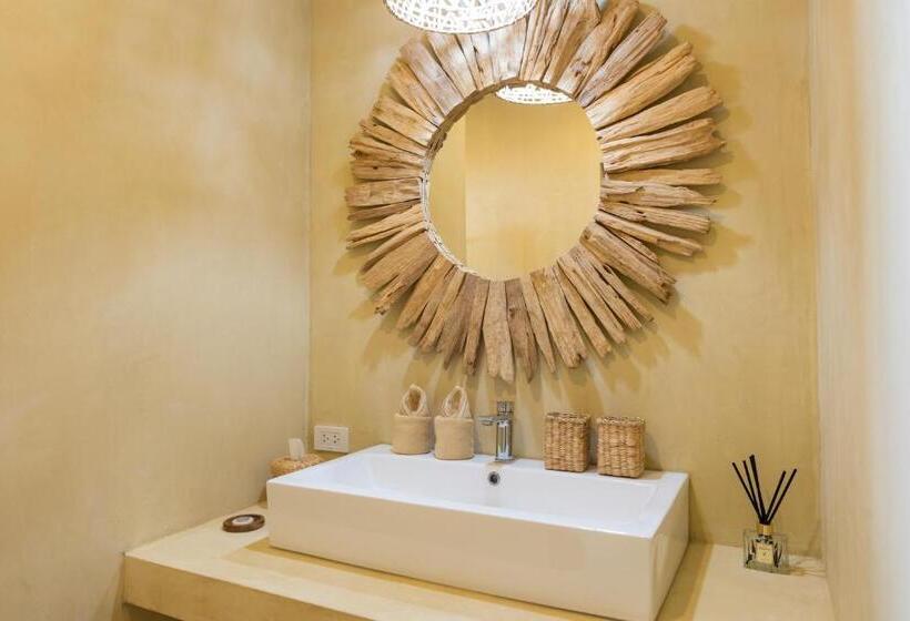 هتل Riviera Beach