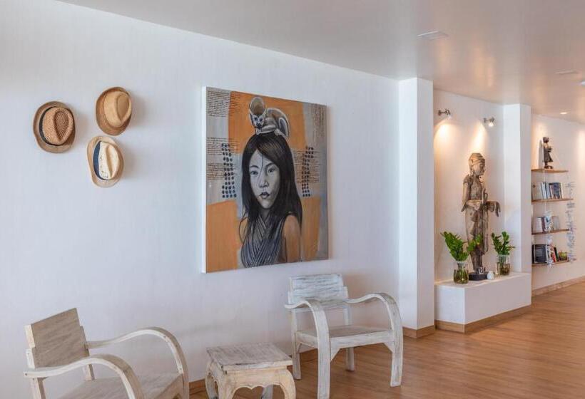 هتل Riviera Beach