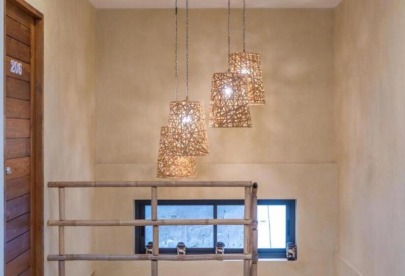 هتل Riviera Beach