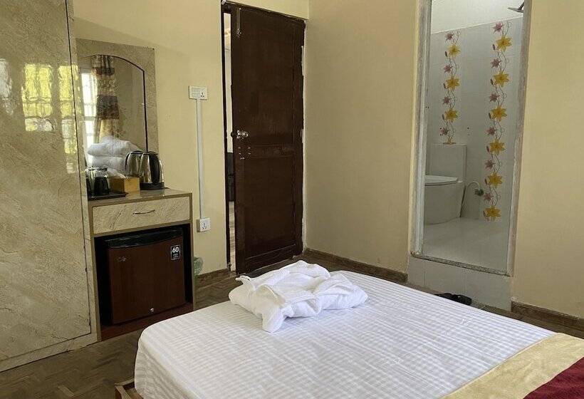 هتل Kavya Inn Chitwan