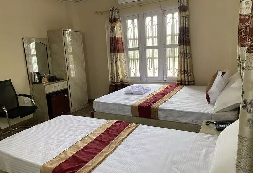 هتل Kavya Inn Chitwan