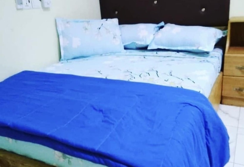 פנסיון Accra Royal