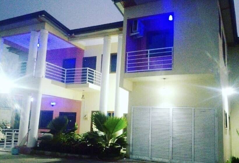 פנסיון Accra Royal