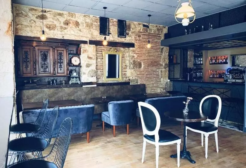ベッドアンドブレックファースト L'entrée Chambres D'hôtes Bar & Restaurant