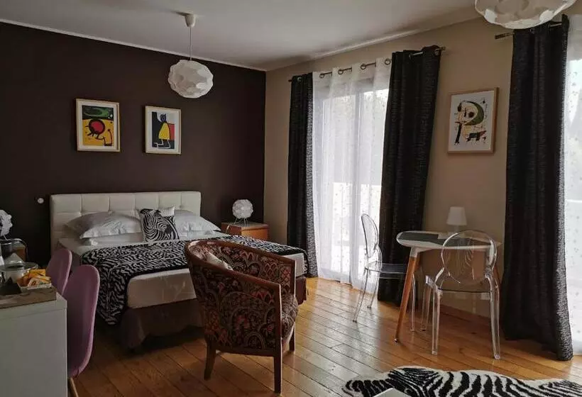 تختخواب و صبحانه U Muzzelo