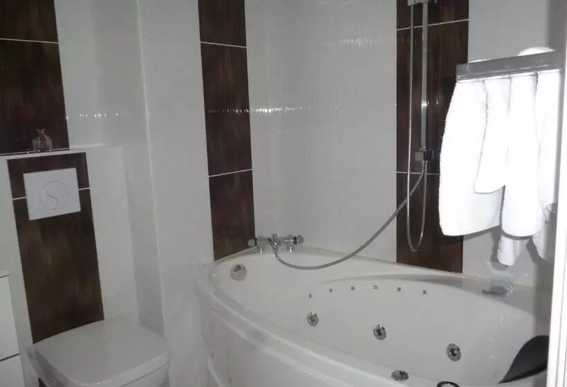 هتل Auberge Bretonne