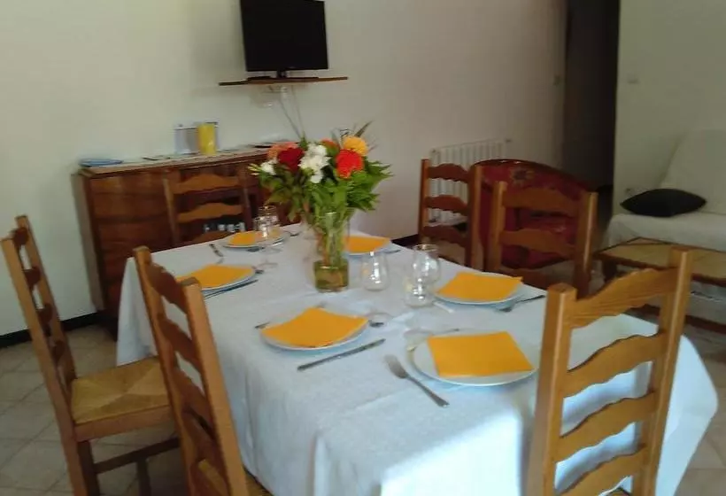 Villa De 2 Chambres Avec Piscine Privee Jardin Et Wifi A Mormoiron