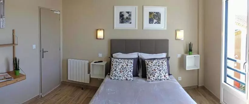 ホテル Hôtel Le Printemps